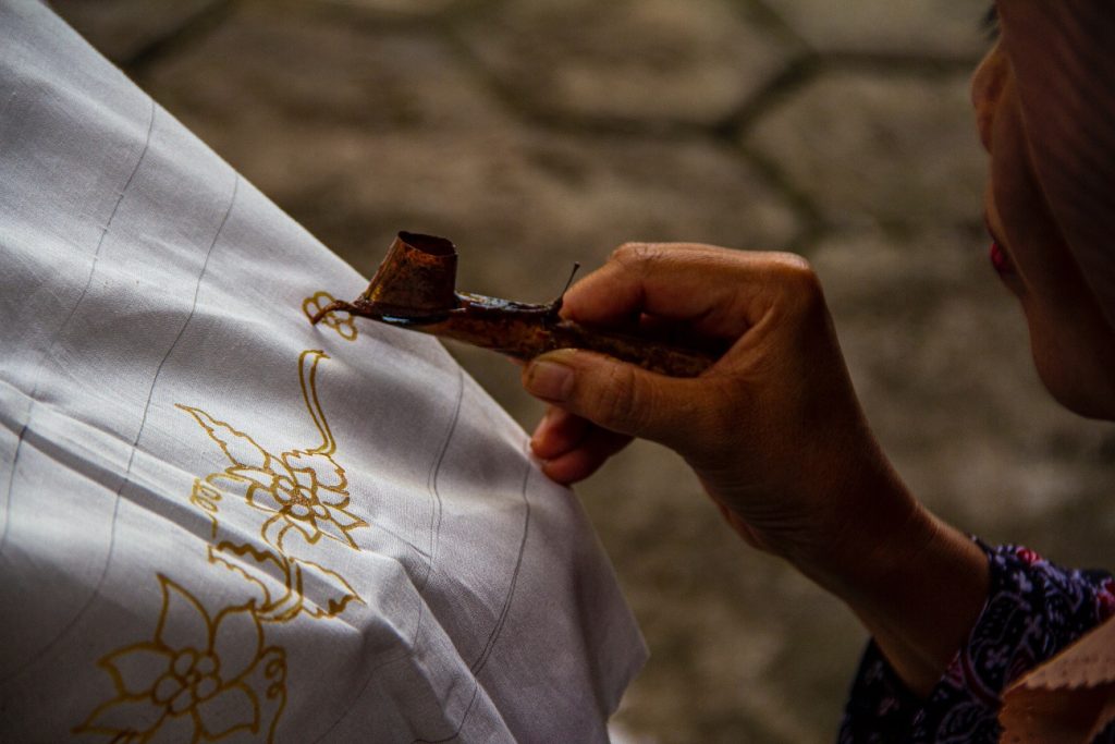 Discovery of the art of batik making